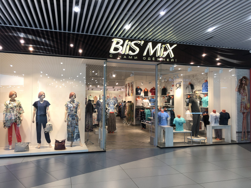 Магазин одежды "Blis' Mix" | Производство и сборка торгового оборудования