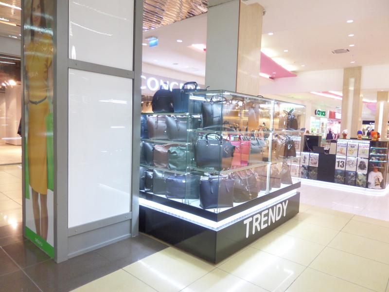 Островной отдел кожгалантереи "Trendy" | Производство и сборка торгового оборудования